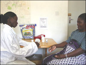 20110306-malaria cdc drug to pregnant woman Malawi_IPT.jpg